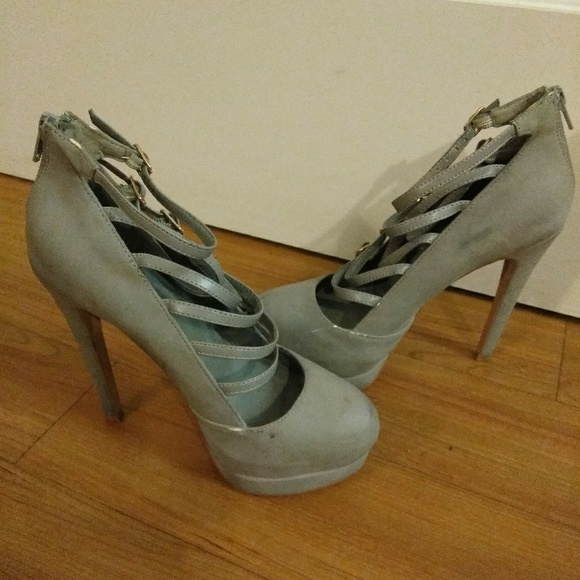 **SOLD**Aldo Gray Pumps - Picture 3 of 5